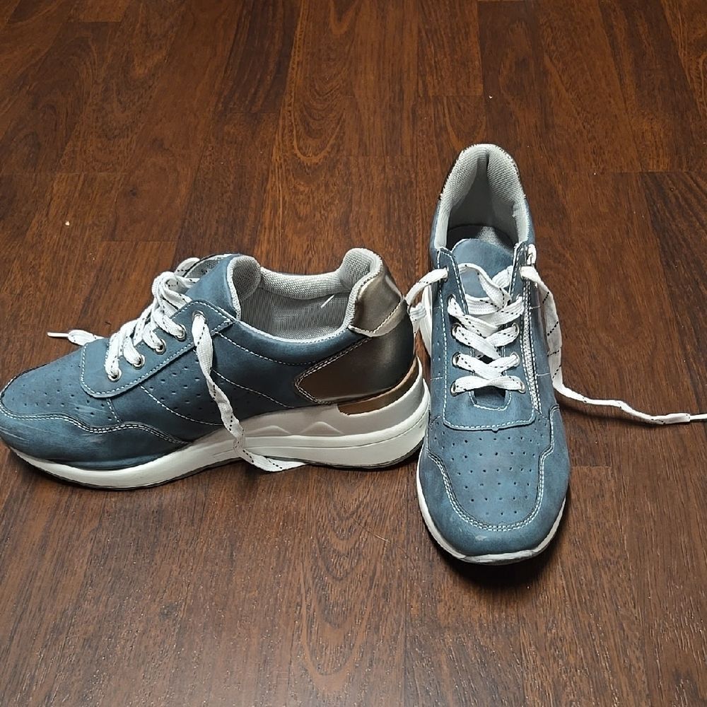 Stylish Blue Sneakers with White Laces